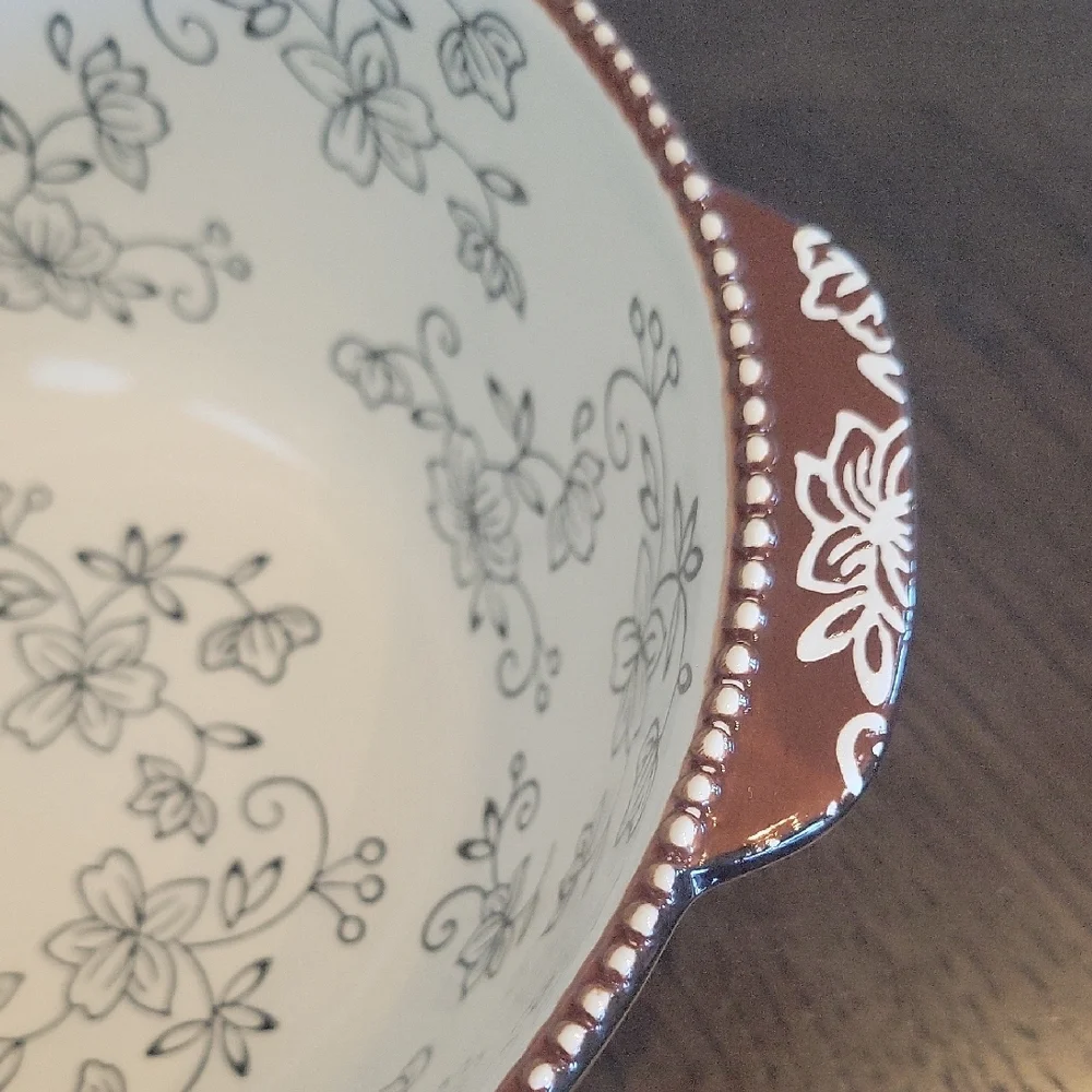 Temp-Tations by Tara | Black and White Floral Lace 1.5 Qt Bowl With Lid